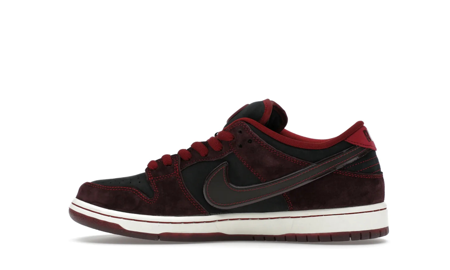 Nike SB Dunk Low Riot Skateshop