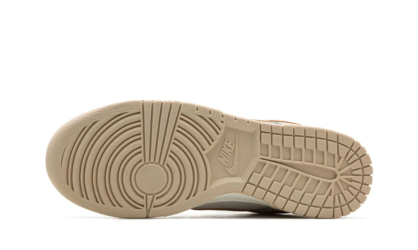 Nike Dunk Low Phantom Metallic Gold (W)