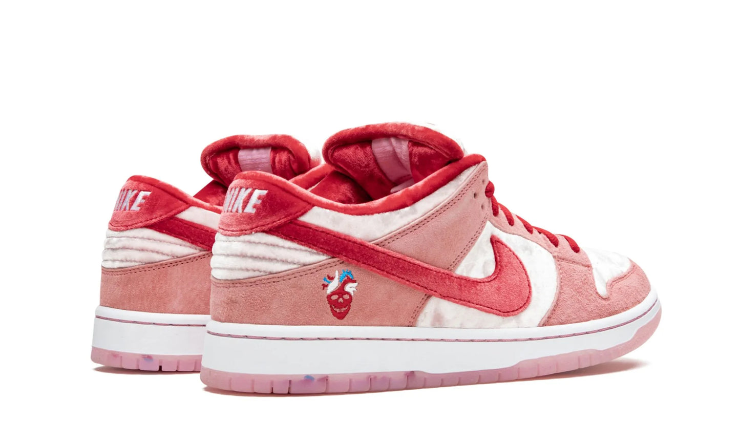 Nike SB Dunk Low StrangeLove Skateboards (Regular Box)
