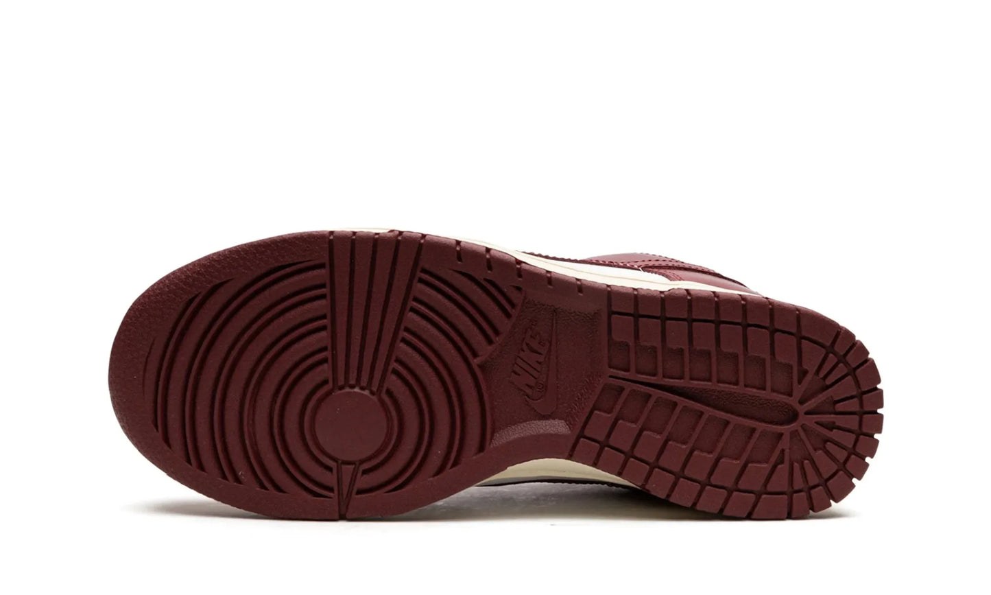 Nike Dunk Low PRM Vintage Team Red (W)