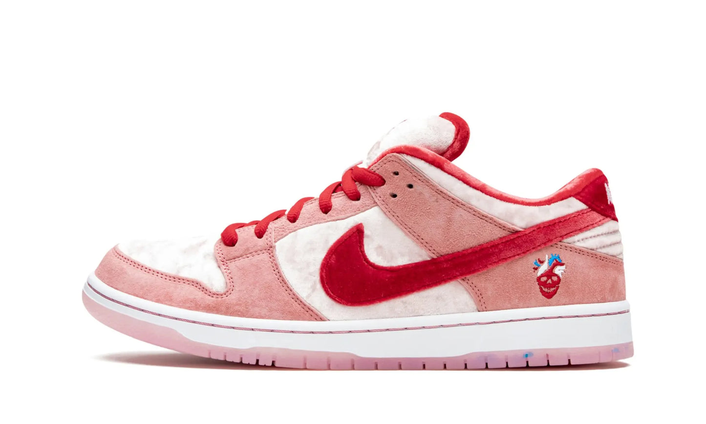 Nike SB Dunk Low StrangeLove Skateboards (Regular Box)