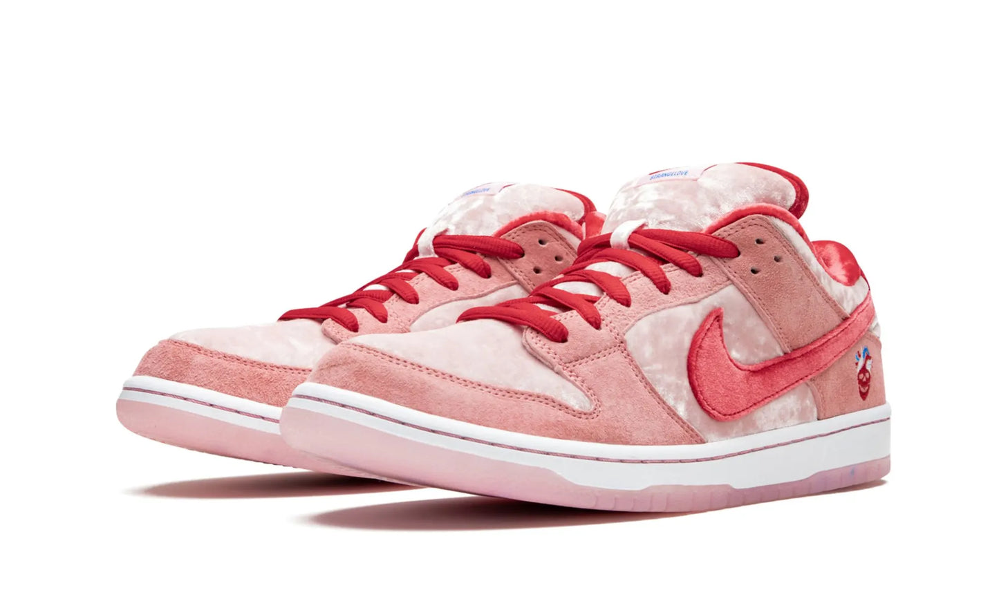 Nike SB Dunk Low StrangeLove Skateboards (Regular Box)